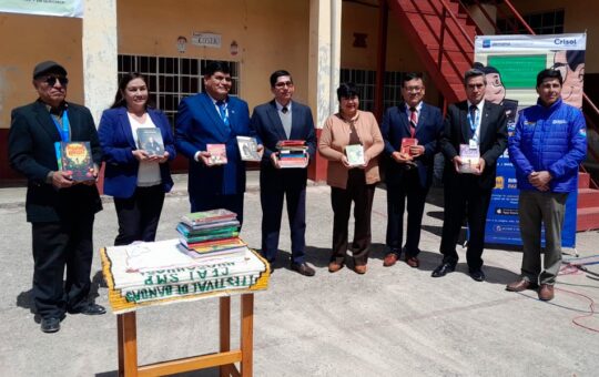 DISTINGUEN A PROFESOR DE TARMATAMBO COMO MEJOR MAESTRO LECTOR DEL MES – RCR Peru