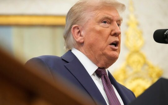 TRUMP AFIRMA QUE MILITARES DE EE.UU. HUNDIERON BARCO CON DROGAS QUE PARTIÓ DE VENEZUELA – RCR Peru