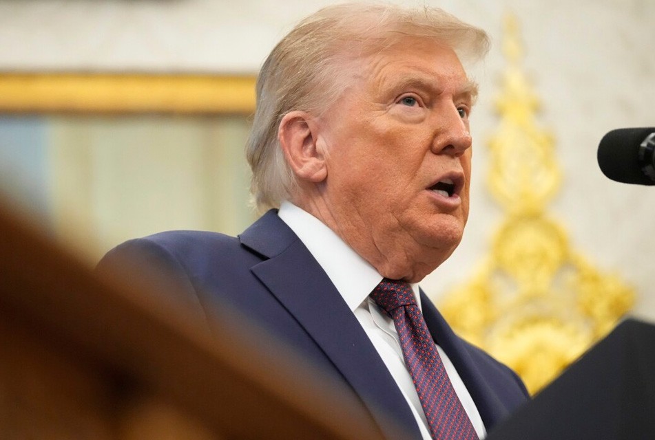 TRUMP AFIRMA QUE MILITARES DE EE.UU. HUNDIERON BARCO CON DROGAS QUE PARTIÓ DE VENEZUELA – RCR Peru