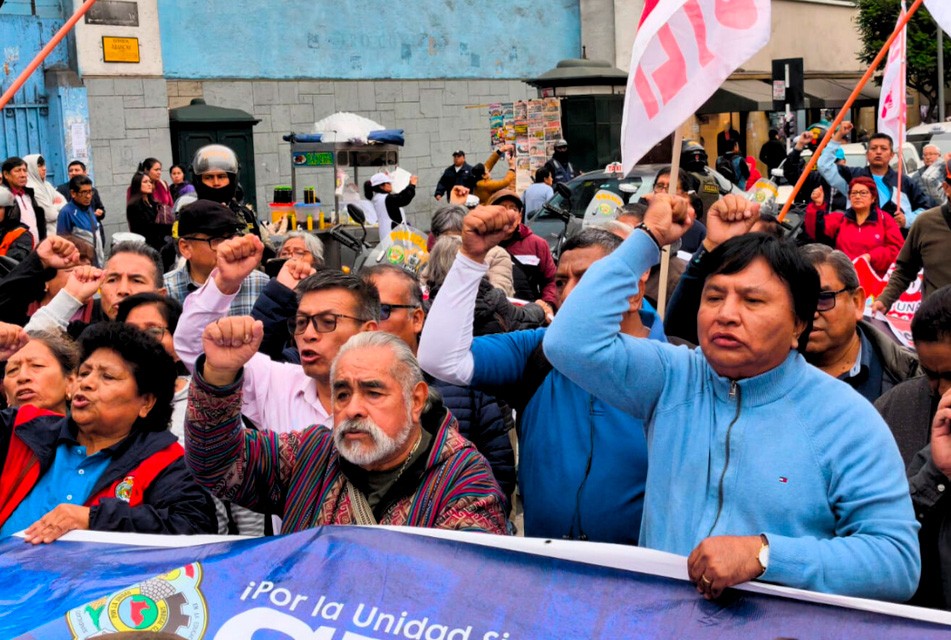 CONGRESO APRUEBA LEY QUE ASEGURA PENSIÓN DIGNA PARA MÁS DE 160 MIL DOCENTES CESANTES Y JUBILADOS – RCR Peru