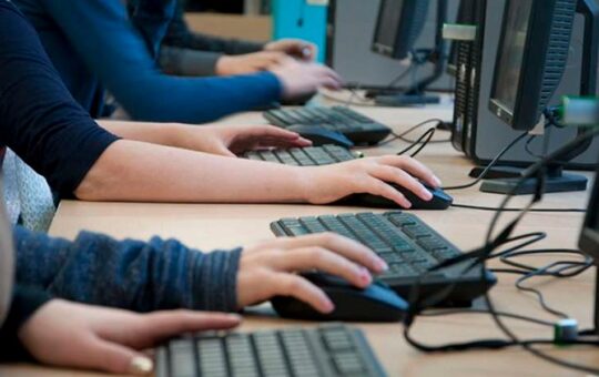 MÁS DEL 80% DE COLEGIOS EN EL INTERIOR DEL PAÍS CARECEN DE INTERNET – RCR Peru