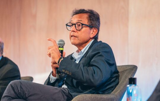 EL PRÓXIMO GOBIERNO RECIBIRÁ UNA ECONOMÍA NO TAN TRANSPARENTE – RCR Peru