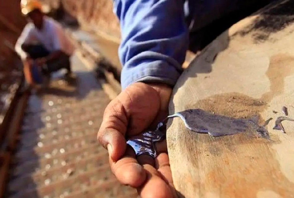 EL USO DESCONTROLADO DE MERCURIO  POR LA MINERÍA ILEGAL AMENAZA LA SALUD PÚBLICA – RCR Peru