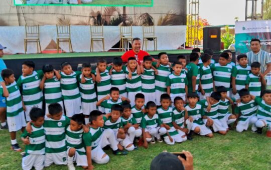 BUENAVENTURA INAUGURA ACADEMIA DEPORTIVA EN TAMBOGRANDE CON LA PRESENCIA DE ROBERTO “EL CHORRILLANO” PALACIOS – RCR Peru