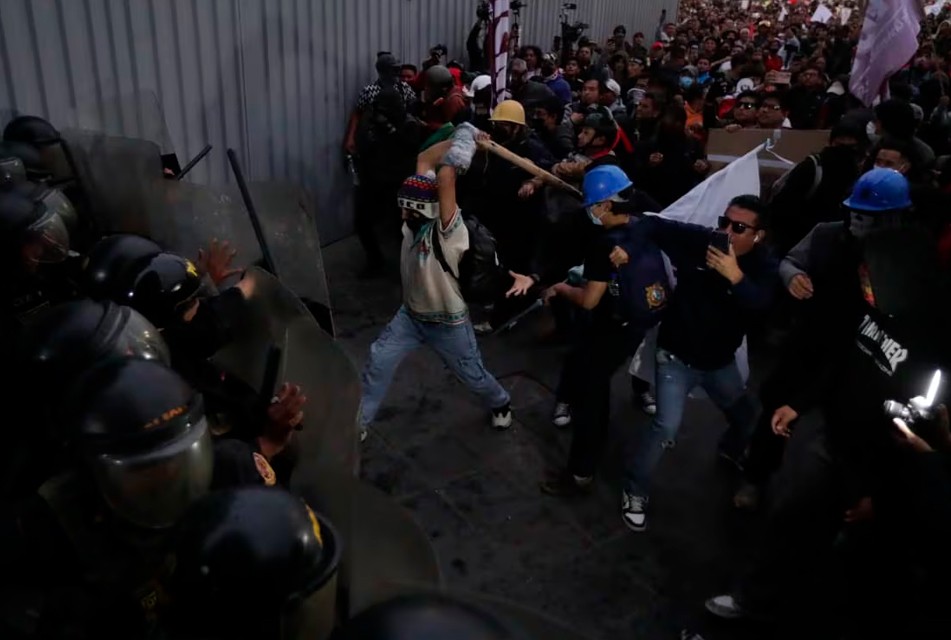 “LAS PROTESTAS EVIDENCIAN EL RECHAZO POPULAR A UN ESTADO SIN RUMBO” – RCR Peru