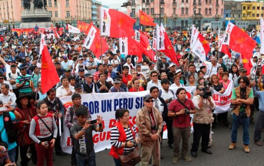 TRABAJADORES DE CONSTRUCCIÓN CIVIL MARCHARÁN ESTE JUEVES PARA EXIGIR AUMENTOS SALARIALES, REACTIVACIÓN DE OBRAS Y LUCHA CONTRA MAFIAS EN EL SECTOR – RCR Peru