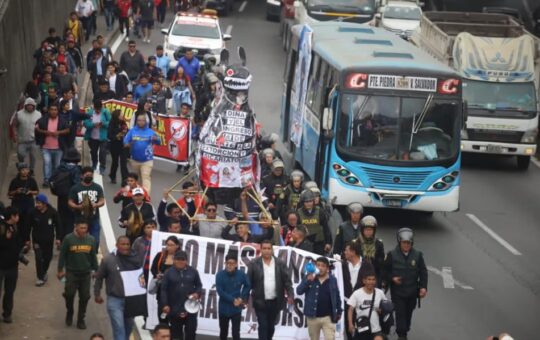 TRANSPORTISTAS ANUNCIAN APAGADO DE MOTORES ESTE 2 DE OCTUBRE CONTRA LA INSEGURIDAD Y LA INACCIÓN DEL GOBIERNO – RCR Peru