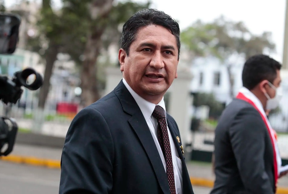LA BURLA DE UN CONDENADO QUE DESNUDA EL BLINDAJE POLÍTICO – RCR Peru