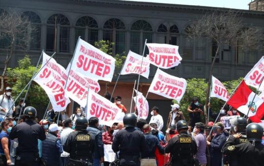 SUTEP ANUNCIA POSIBLE PARO NACIONAL DE NO PROMULGARSE LEY DE PENSIONES – RCR Peru