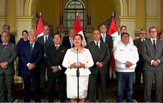 DINA BOLUARTE PERDIÓ EL RESPALDO POLÍTICO Y SU SALIDA ERA INEVITABLE – RCR Peru
