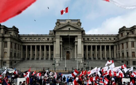 INESTABILIDAD POLÍTICA ESTÁ FRENANDO LAS INVERSIONES EXTRANJERAS EN EL PERÚ – RCR Peru