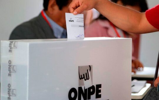 ATOMIZACIÓN ELECTORAL GENERARÁ UN CONGRESO FRAGMENTADO Y LÍDERES DESLEGITIMADOS – RCR Peru