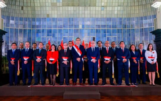 PRESIDENTE  JOSÉ JERÍ  TOMÓ JURAMENTO A SUS  MINISTROS DE ESTADO – RCR Peru