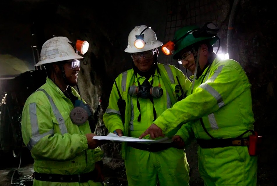 EL ALGARROBO SERÁ EL MOTOR DE DESARROLLO QUE IMPULSARÁ A LA JUVENTUD DE PIURA, AFIRMA INGENIERO SOTO YEN – RCR Peru