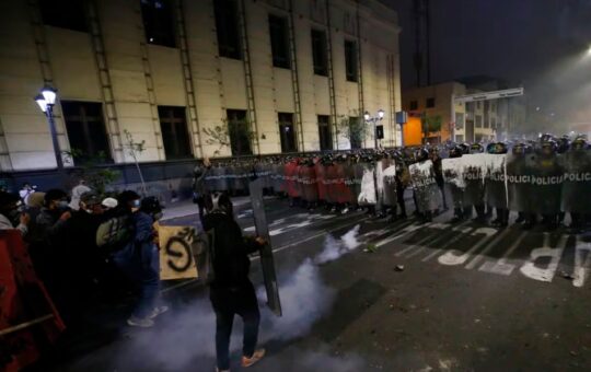 IZQUIERDA RADICAL Y CAVIARES UTILIZAN MARCHAS COMO CABALLO DE TROYA PARA TRAERSE ABAJO A GOBIERNO DE JOSÉ JERÍ – RCR Peru