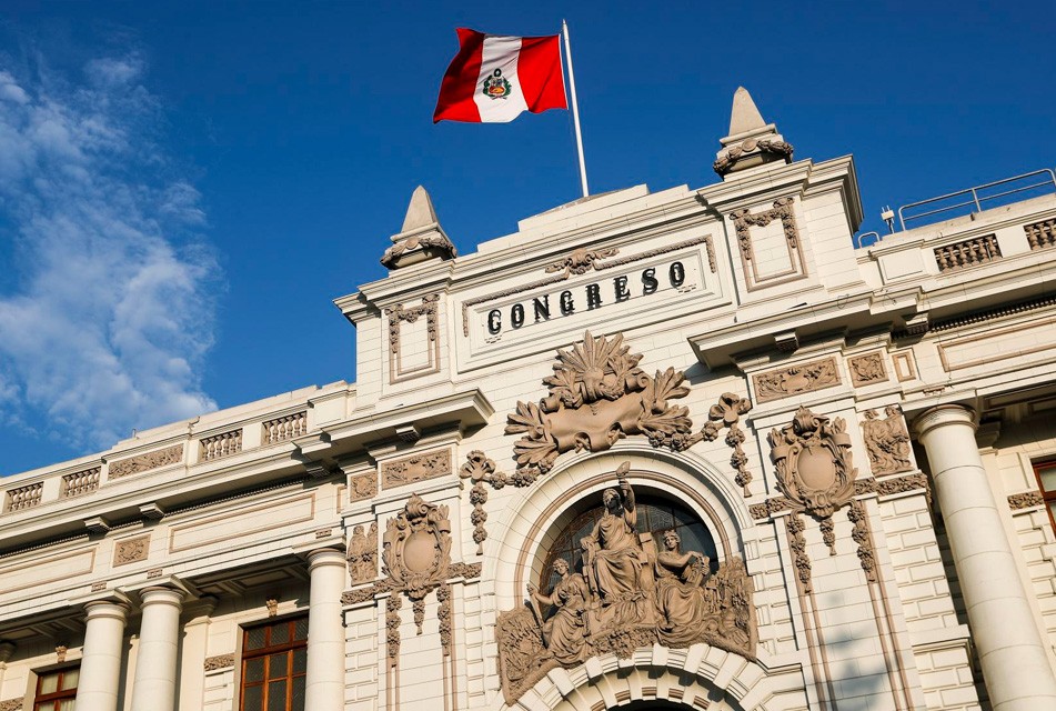 CONGRESO DE LA REPÚBLICA ESTÁ TOMANDO MEDIDAS POPULISTAS QUE INCREMENTARÍAN LA DEUDA PÚBLICA AL 70% DEL PBI – RCR Peru