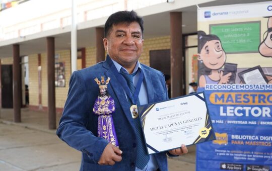 DERRAMA MAGISTERIAL, CRISOL Y EL SUTEP PREMIAN AL MEJOR MAESTRO LECTOR DEL MES EN LAMBAYEQUE – RCR Peru