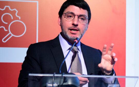 PARALIZACIÓN DE PROYECTOS MINEROS FORMALES PERMITEN LA INVASIÓN DE LA MINERÍA ILEGAL – RCR Peru