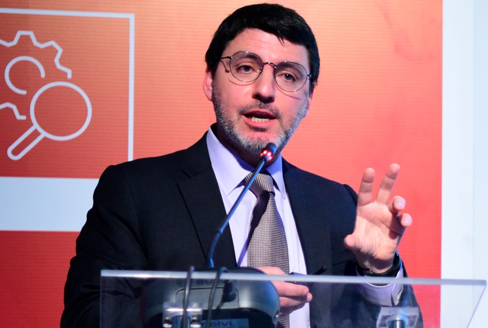 PARALIZACIÓN DE PROYECTOS MINEROS FORMALES PERMITEN LA INVASIÓN DE LA MINERÍA ILEGAL – RCR Peru