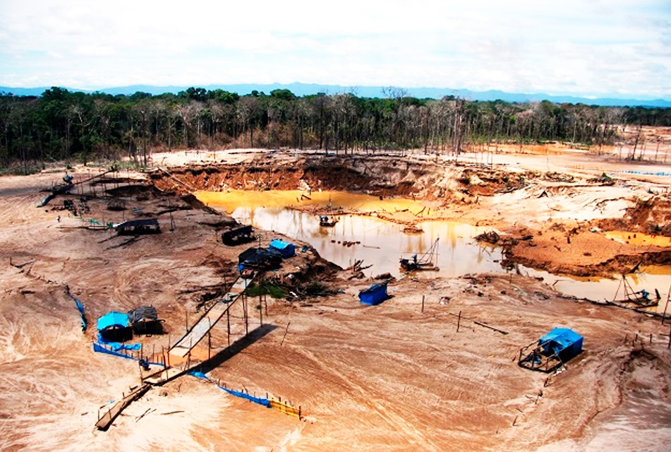 NADIE SE RESPONSABILIZA POR LA DEVASTACIÓN AL MEDIO AMBIENTE NI MENOS POR LA REMEDIACIÓN A CAUSA DE LA MINERÍA ILEGAL – RCR Peru