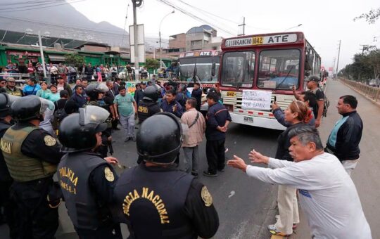 “ES LAMENTABLE QUE SE PRODUZCAN HECHOS DE VIOLENCIA EN EL PARO DE TRANSPORTES” – RCR Peru