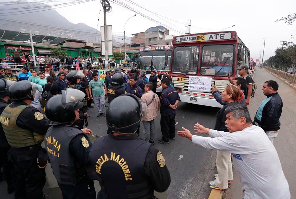 “ES LAMENTABLE QUE SE PRODUZCAN HECHOS DE VIOLENCIA EN EL PARO DE TRANSPORTES” – RCR Peru
