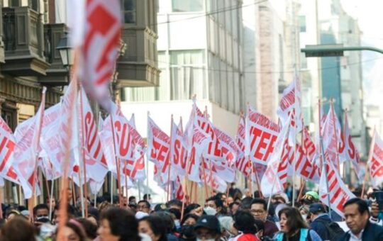 SUTEP CONVOCA PARO NACIONAL EL 13 DE NOVIEMBRE PARA EXIGIR PENSIONES DIGNAS Y MEJORAS EN LA EDUCACIÓN PÚBLICA – RCR Peru