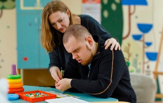 LA IMPORTANCIA DE LOS CUIDADORES EN LA VIDA DE LAS PERSONAS DISCAPACITADAS Y SUS FAMILIAS – RCR Peru