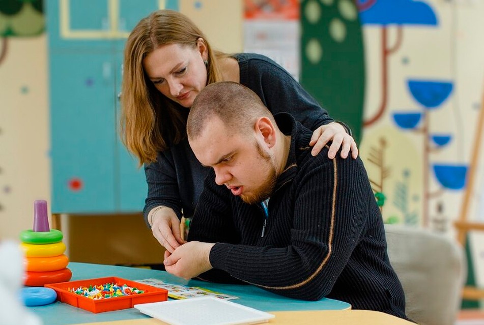 LA IMPORTANCIA DE LOS CUIDADORES EN LA VIDA DE LAS PERSONAS DISCAPACITADAS Y SUS FAMILIAS – RCR Peru