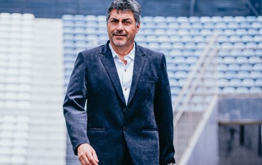 ¡EL PROFESOR LETELIER SE QUEDA CON NOSOTROS POR TODO EL 2026! – RCR Peru