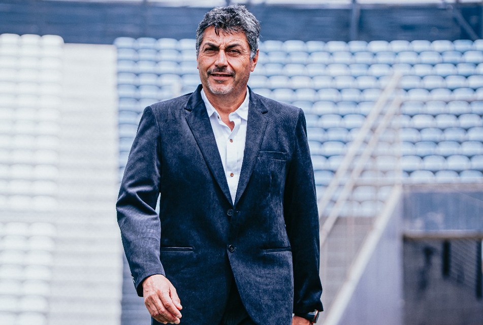 ¡EL PROFESOR LETELIER SE QUEDA CON NOSOTROS POR TODO EL 2026! – RCR Peru