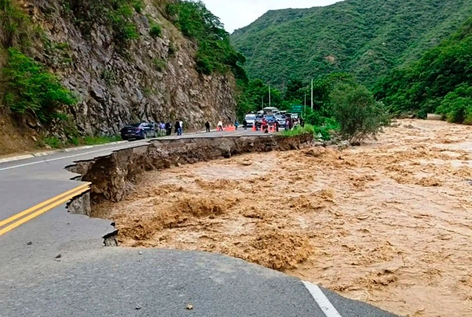 CAJAMARCA EN EMERGENCIA POR LLUVIAS INTENSAS, CRECIDA DE RÍO Y COLAPSO DE CARRETERA – RCR Peru