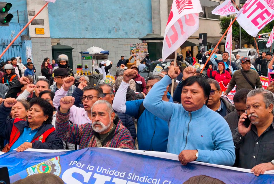 SUTEP ACATA PARO NACIONAL DE 24 HORAS EN EXIGENCIA DE MAYORES RECURSOS PARA EDUCACIÓN, AUMENTO SALARIAL Y PENSIONES DIGNAS – RCR Peru