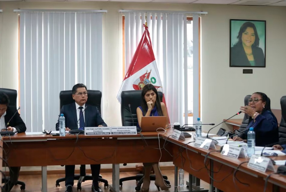 COMISIÓN DE ENERGÍA Y MINAS APRUEBA AMPLIACIÓN – RCR Peru
