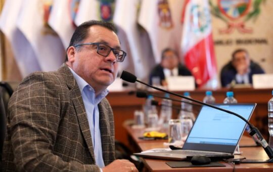 “MINERÍA ILEGAL ES EL GRAN APORTANTE DE LAS CAMPAÑAS POLÍTICAS” AFIRMA ANALISTA GRECO QUIROZ – RCR Peru