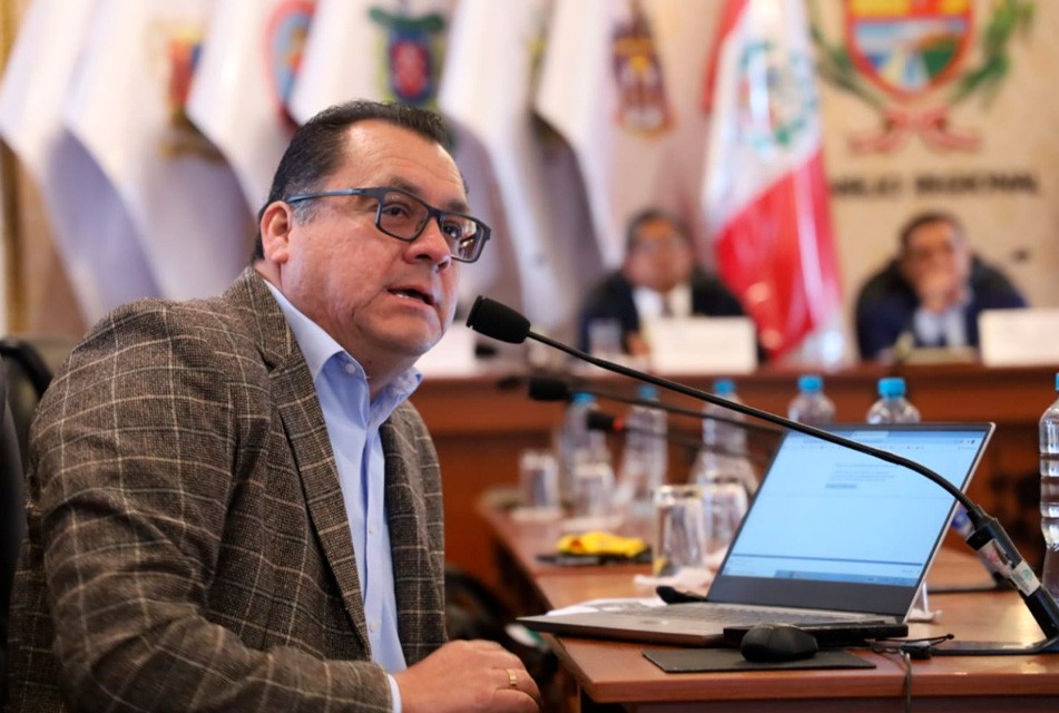 “MINERÍA ILEGAL ES EL GRAN APORTANTE DE LAS CAMPAÑAS POLÍTICAS” AFIRMA ANALISTA GRECO QUIROZ – RCR Peru