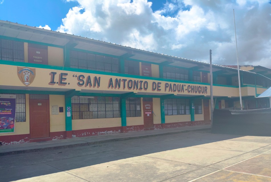 POBLACIÓN Y AUTORIDADES DE CHUGUR SALUDAN EXITOSO AVANCE EN MODERNIZACIÓN DE INFRAESTRUCTURA DE COLEGIO SECUNDARIO “SAN ANTONIO DE PADUA” – RCR Peru