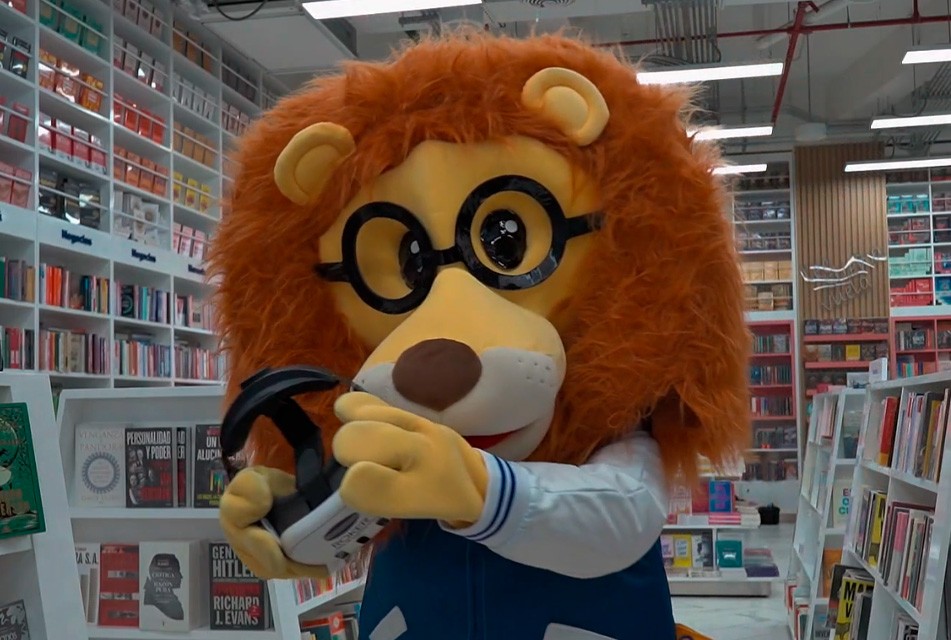 DERRAMA MAGISTERIAL Y LIBRERÍAS CRISOL LLEVAN REALIDAD VIRTUAL A COLEGIOS DEL PAÍS CON LA BIBLIOTECA MÓVIL “LEO A BORDO” – RCR Peru