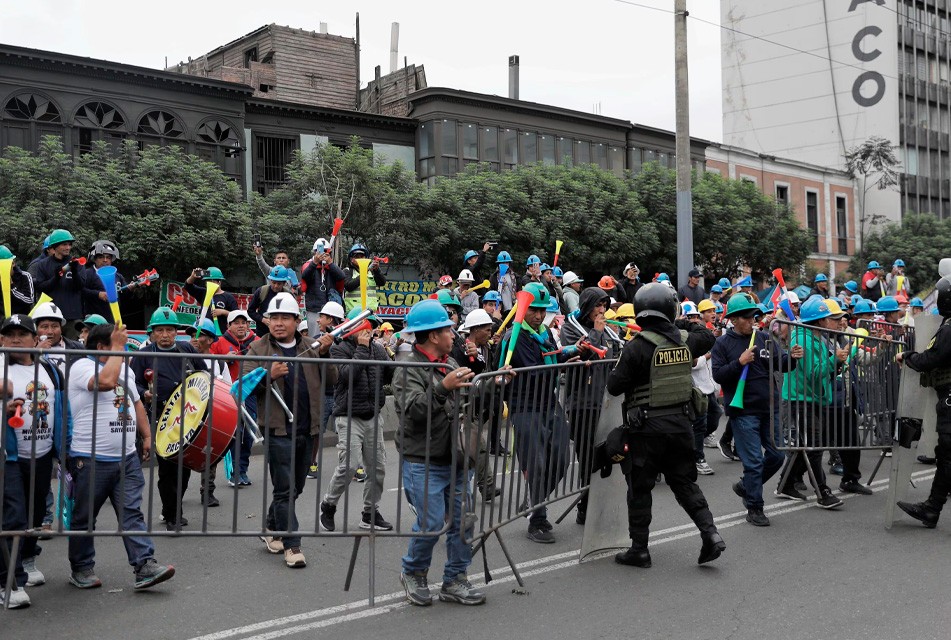 MINEROS ILEGALES BUSCAN QUE CONGRESO APRUEBE UNA NORMA QUE LES OTORGUE CONTROL TERRITORIAL PARA SEGUIR OPERANDO CON IMPUNIDAD – RCR Peru