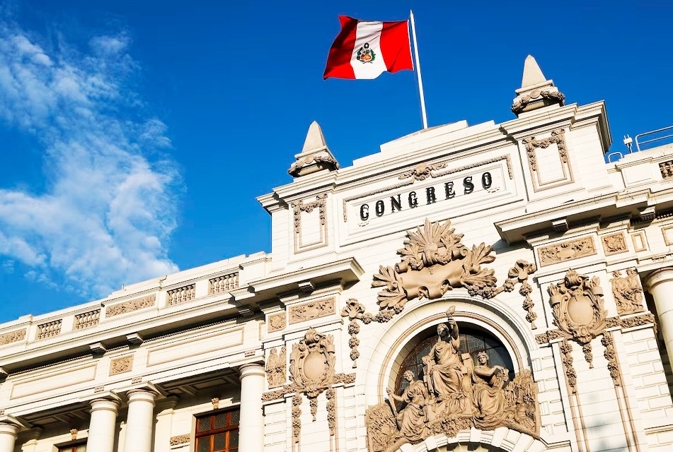 ESTAMOS ANTE UN CONGRESO MAFIOSO QUE BUSCA GARANTIZAR IMPUNIDAD Y PERPETUAR MALAS PRÁCTICAS – RCR Peru