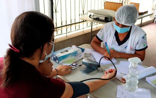 EXISTE UNA BRECHA GRANDE DE ESPECIALISTAS EN SALUD CONCENTRADOS EN GRANDES CIUDADES – RCR Peru