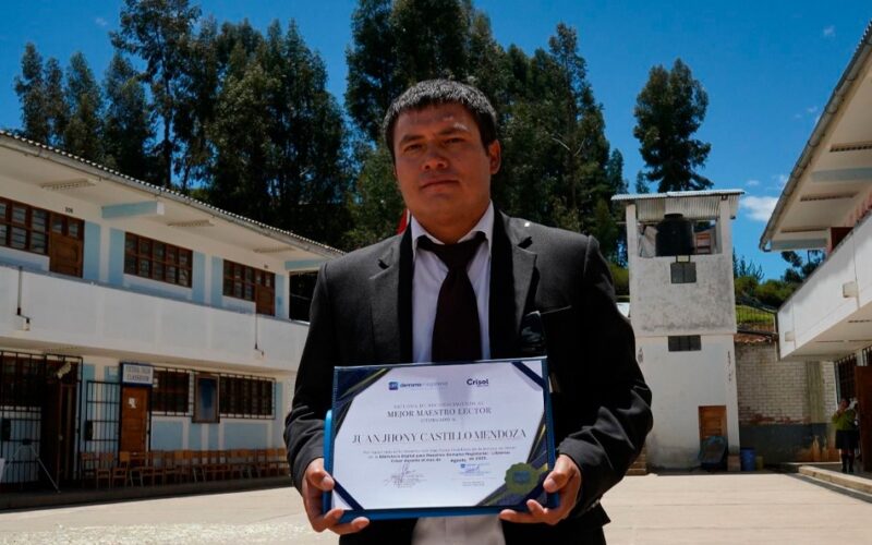 DOCENTE DE ÁNCASH RECONOCIDO COMO MEJOR MAESTRO LECTOR POR DERRAMA MAGISTERIAL-CRISOL – RCR Peru