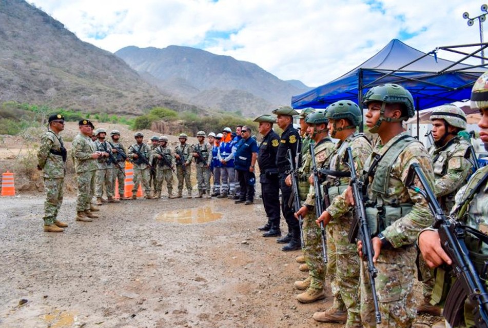 INTERVENCIÓN DE LAS FUERZAS ARMADAS ES CLAVE PARA ENFRENTAR LA CRIMINALIDAD TRANSNACIONAL – RCR Peru