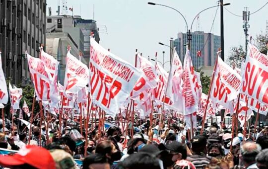 SUTEP CONVOCA MOVILIZACIÓN NACIONAL DEL MAGISTERIO POR INCUMPLIMIENTOS ECONÓMICOS DEL ESTADO ESTE 18 DE DICIEMBRE – RCR Peru