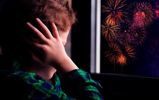 RUIDOS NAVIDEÑOS PUEDEN DETONAR CRISIS EN PERSONAS CON DISCAPACIDAD, ADVIERTE ESPECIALISTA – RCR Peru