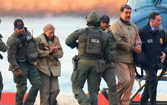 DETENCIÓN DE NICOLÁS MADURO NO DERRUMBA AL CHAVISMO Y EL PODER PODRÍA DEFINIRSE POR UN QUIEBRE MILITAR – RCR Peru