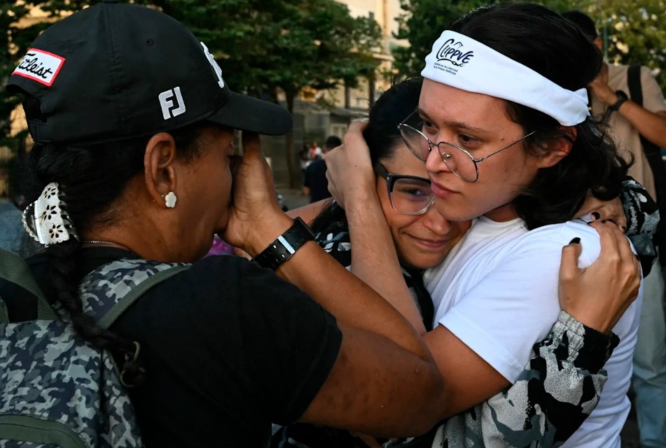 LIBERACIÓN DE PRIVADOS DE LIBERTAD EN VENEZUELA BUSCA DESCOMPRIMIR LA CRISIS Y ENVIAR SEÑAL DE RECONCILIACIÓN EN MEDIO DE NEGOCIACIONES CON EE. UU – RCR Peru