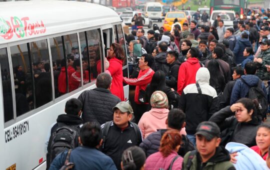 TRANSPORTISTAS RATIFICAN QUE REALIZARÁN PARO EL 15 DE ENERO POR AUMENTO DE EXTORSIONES Y ASESINATOS EN LIMA Y CALLAO – RCR Peru