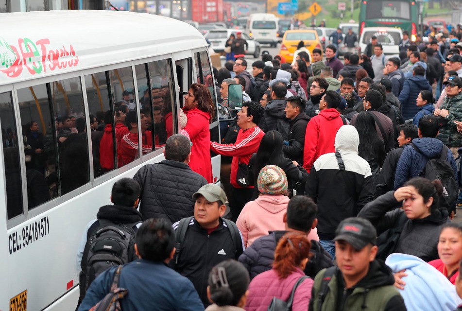 TRANSPORTISTAS RATIFICAN QUE REALIZARÁN PARO EL 15 DE ENERO POR AUMENTO DE EXTORSIONES Y ASESINATOS EN LIMA Y CALLAO – RCR Peru