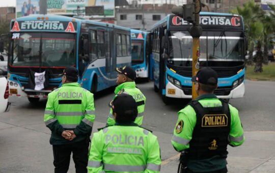 TRANSPORTISTAS VAN AL PARO EN DEMANDA DE PARTICIPACIÓN DE FFAA EN PROTECCIÓN DE BUSES – RCR Peru
